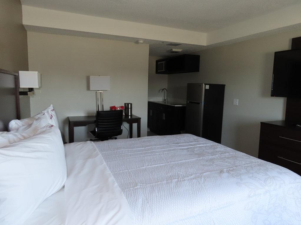 Red Roof Plus+ & Suites Erie Εξωτερικό φωτογραφία