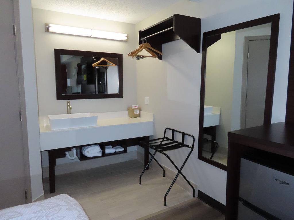 Red Roof Plus+ & Suites Erie Εξωτερικό φωτογραφία