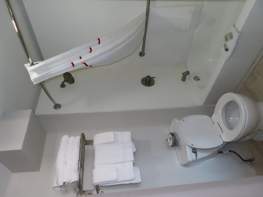 Red Roof Plus+ & Suites Erie Εξωτερικό φωτογραφία
