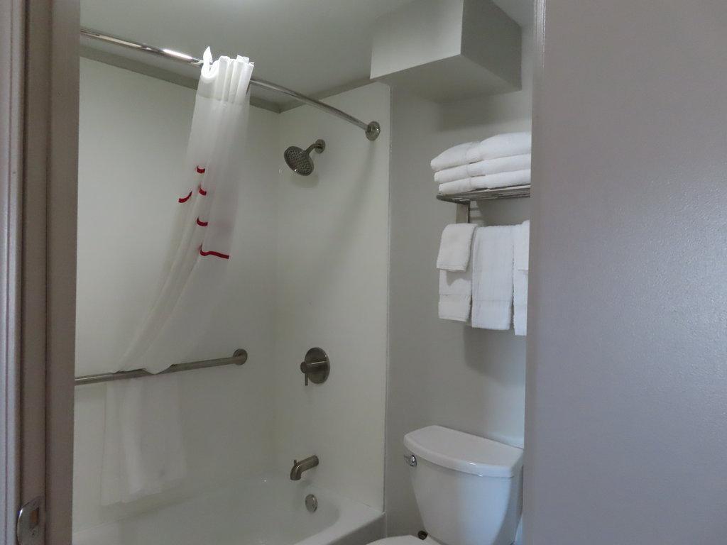 Red Roof Plus+ & Suites Erie Εξωτερικό φωτογραφία