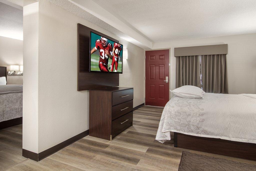 Red Roof Plus+ & Suites Erie Εξωτερικό φωτογραφία