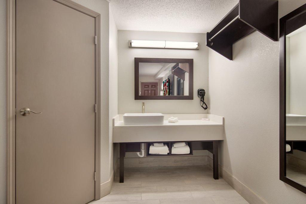 Red Roof Plus+ & Suites Erie Εξωτερικό φωτογραφία