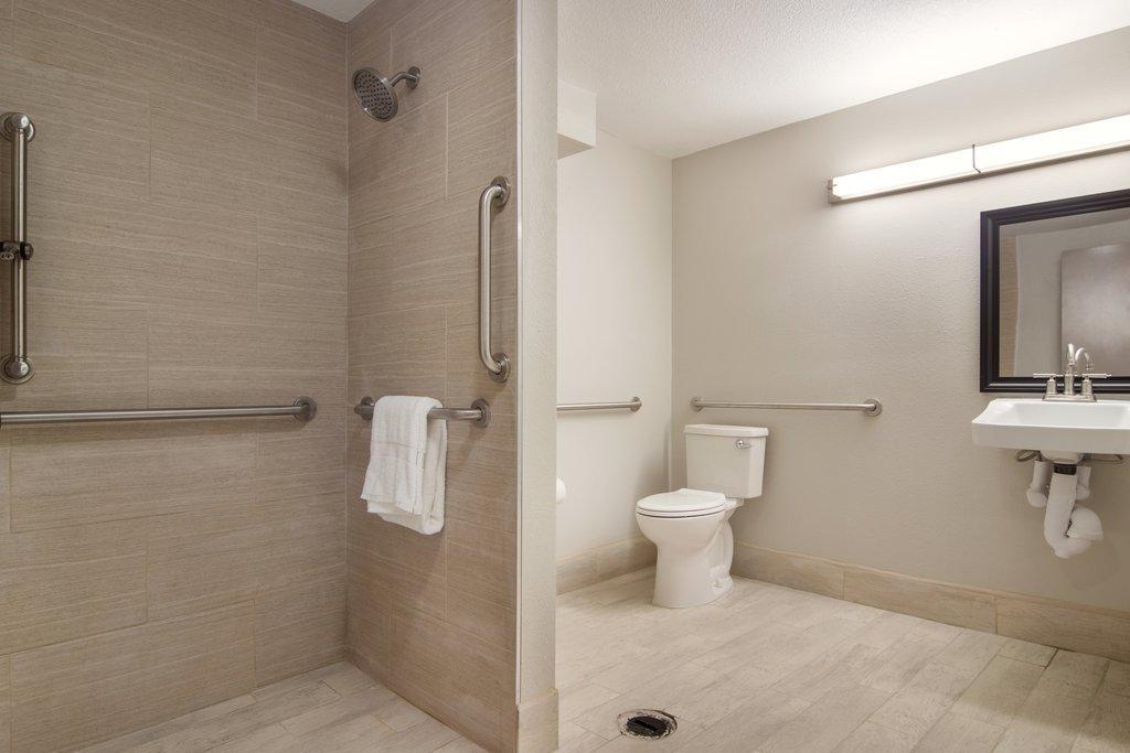 Red Roof Plus+ & Suites Erie Εξωτερικό φωτογραφία