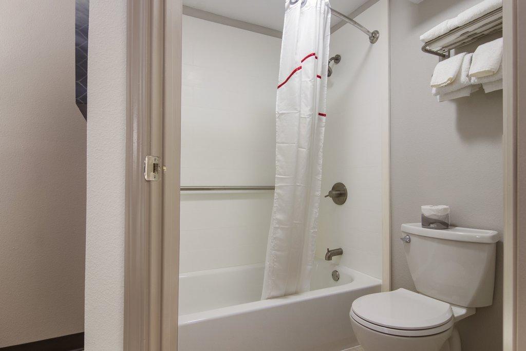 Red Roof Plus+ & Suites Erie Εξωτερικό φωτογραφία