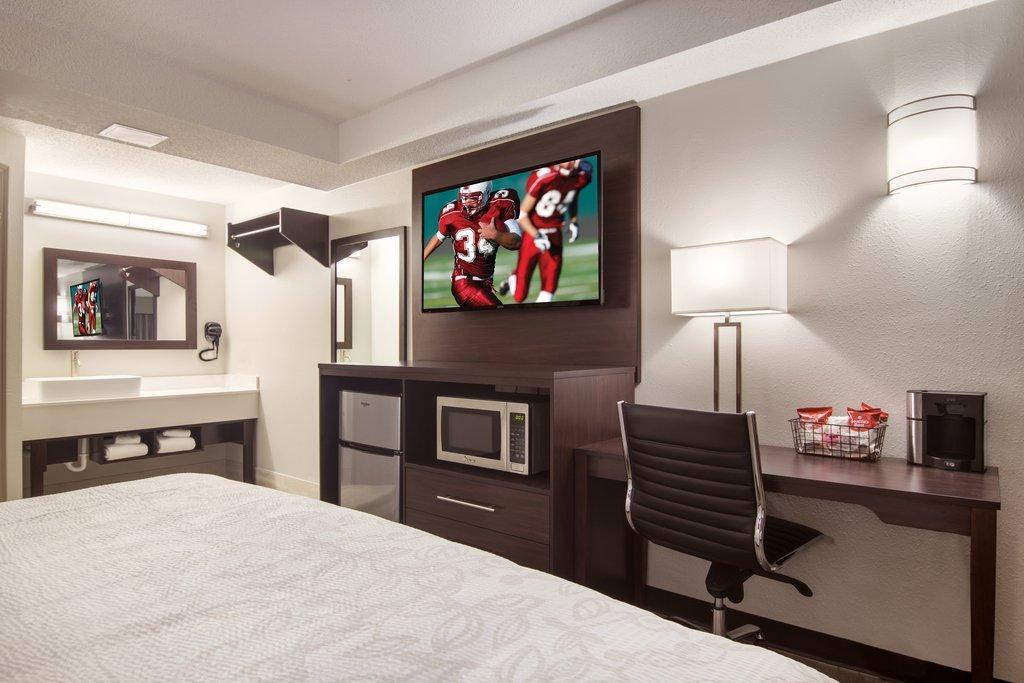 Red Roof Plus+ & Suites Erie Εξωτερικό φωτογραφία